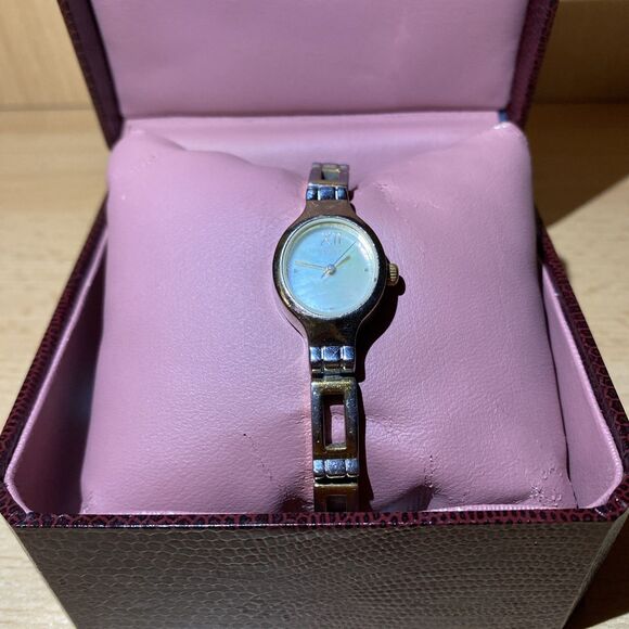 Timex Ladies Quartz  Watch adjustable Bracelet Model J9 New Battery Works - Picture 1 of 8
